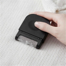 Load image into Gallery viewer, Mini Lint Remover Hair Ball Trimmer