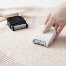 Load image into Gallery viewer, Mini Lint Remover Hair Ball Trimmer