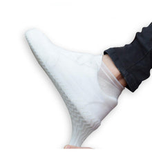 Load image into Gallery viewer, 1 Pair Reusable Shoes Covers Waterproof Silicone Shoes

