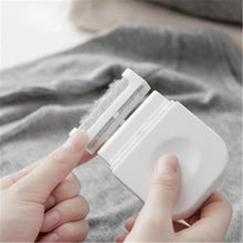 Load image into Gallery viewer, Mini Lint Remover Hair Ball Trimmer
