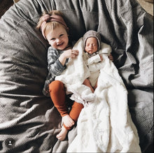 Load image into Gallery viewer, QUEEN Chair
